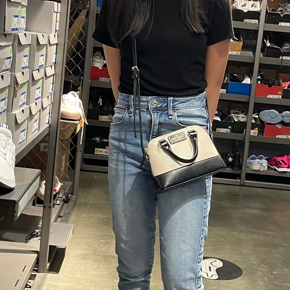 ❗️SOLD ❗️Kate Spade ♠️ mini crossbody - Picture 4 of 4